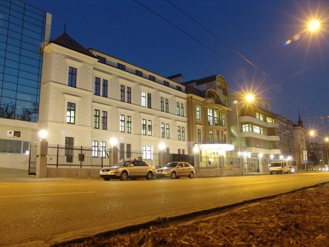 VO03